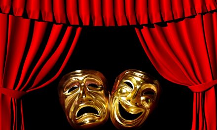 Neutra, intimidations quotidiennes et théâtre de ville